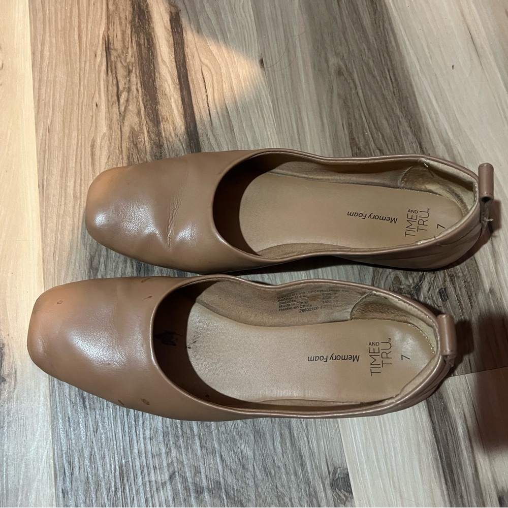 Time and Tru Women's Tan Shoes